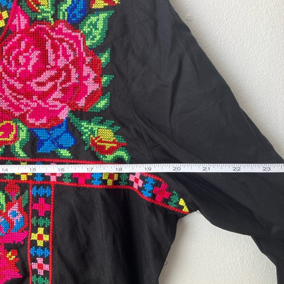 NWT Embroidered Blouse - Picture 9 of 9